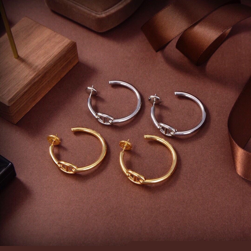 H**mes earrings